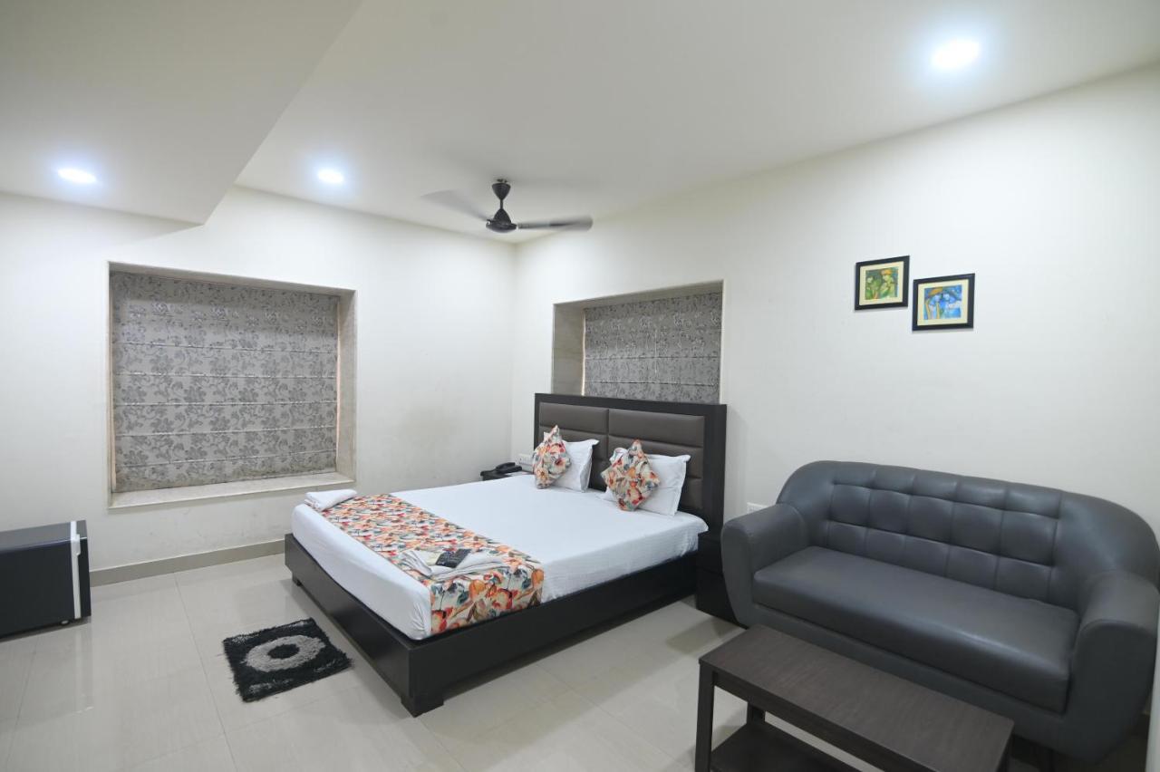 Nk7 Guest House Calcutta Buitenkant foto
